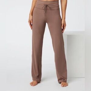 Vuori Daily Wideleg Pant